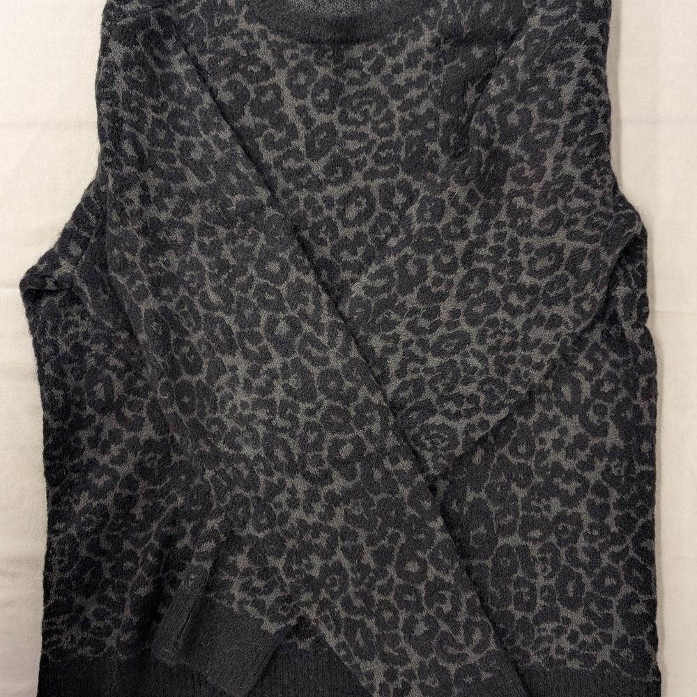 Leopard Print Sleeveless Sweater